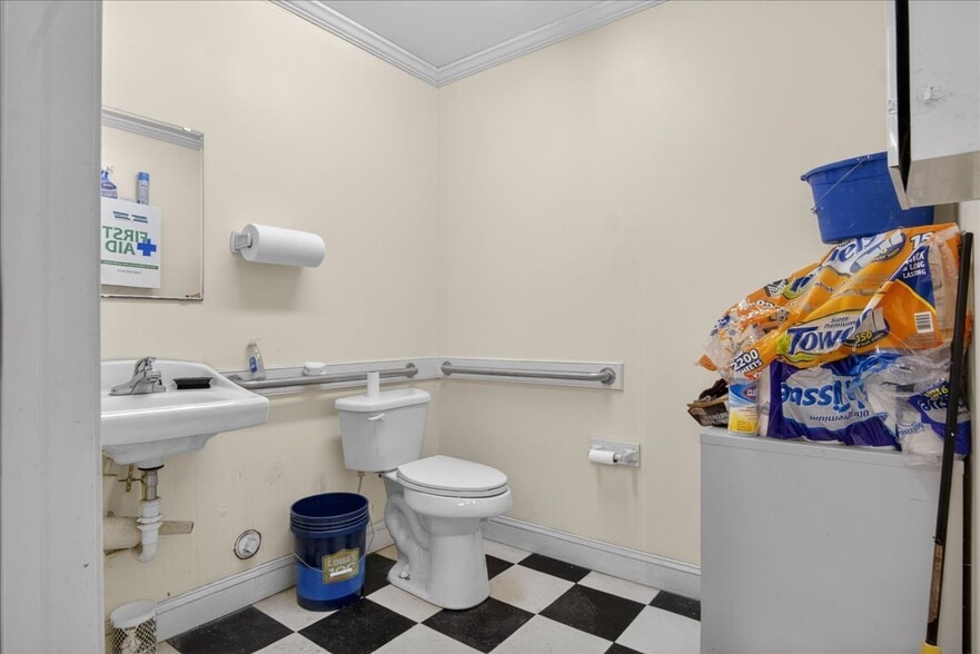 More Photos Of 3688 Raleigh Rd, Henderson Office For Sale