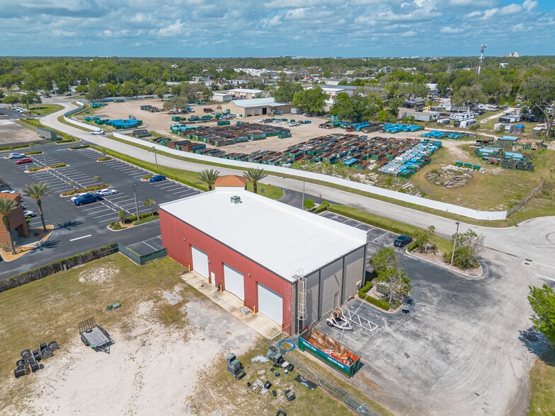 More Photos Of 905 Foster Way, South Daytona Warehouse For Lease