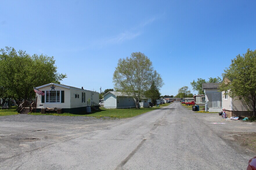 More Photos Of 50 Davis St, Presque Isle Multifamily For Sale