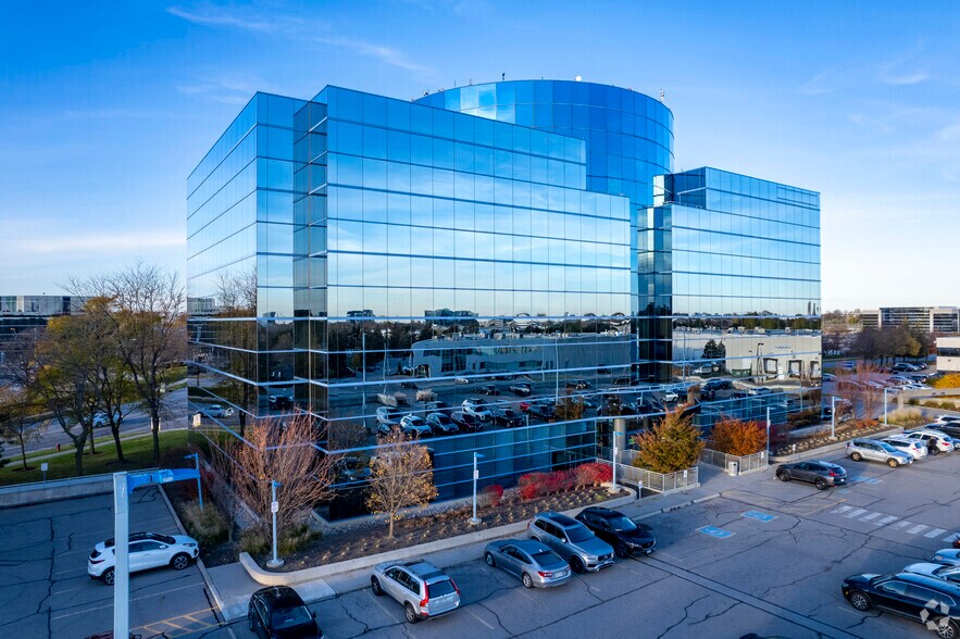 More Photos Of 95 Mural St, Richmond Hill Office For Lease