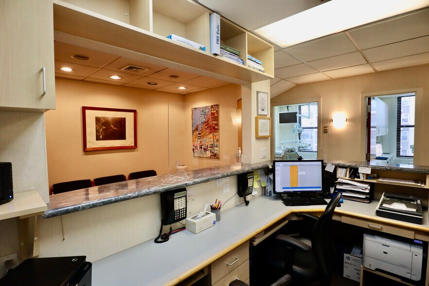 More Photos Of 121 E 60th St, New York Medical For Sale