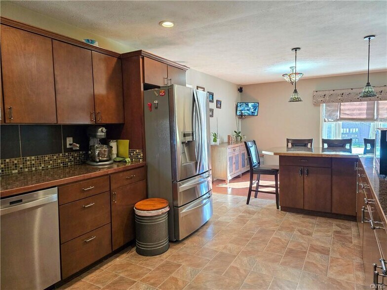 More Photos Of 337 N Peterboro St, Canastota Office Residential For Sale