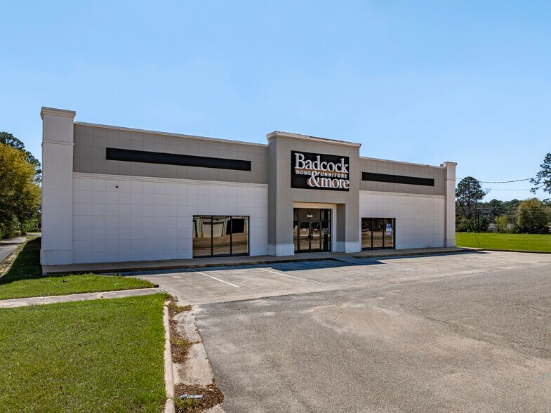 More Photos Of 640 E Washington Ave, Ashburn Freestanding For Sale