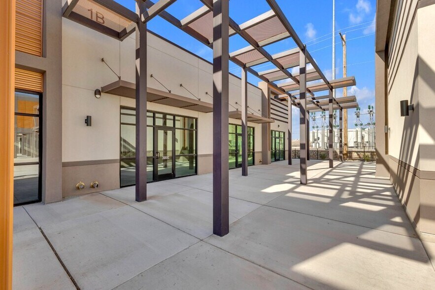 More Photos Of 403 Executive Center Blvd, El Paso Storefront Retail Office For Lease