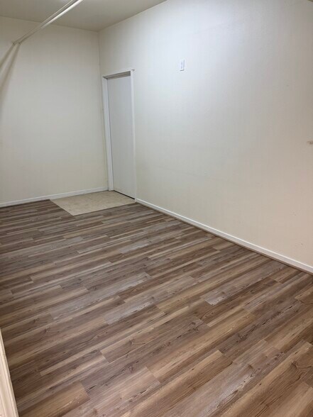 More Photos Of 1990 SE East Devils Lake Rd, Lincoln City Office For Lease