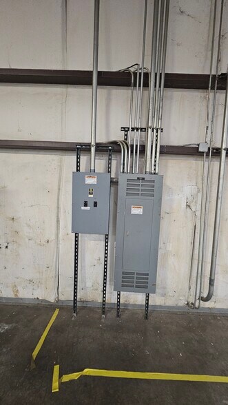 More Photos Of 2701 Southridge Dr, Wichita Falls Distribution For Lease