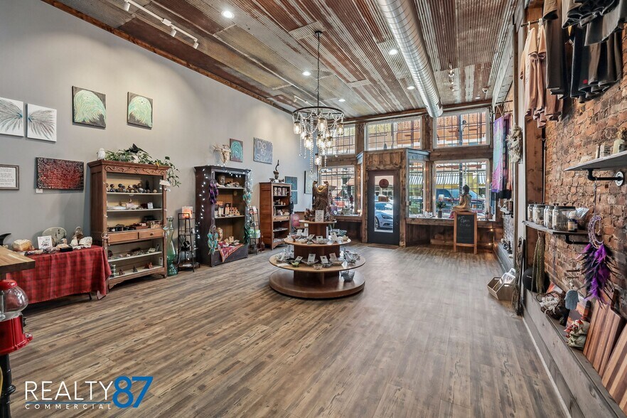 More Photos Of 807 12th st, Belle Plaine General Retail For Sale