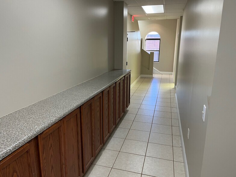 More Photos Of 28 Veterans Memorial Pky, Lanett Office For Lease