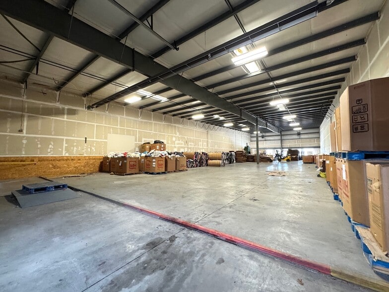 More Photos Of 3010 E 39th St, Kearney Warehouse For Sale