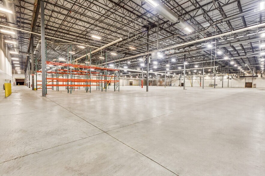 More Photos Of 601 National Dr, Ennis Manufacturing For Sale