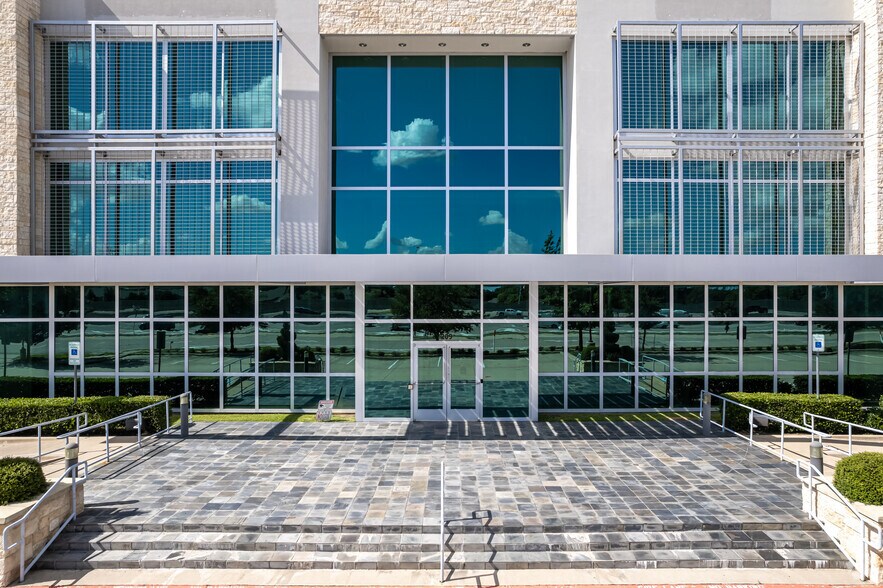 More Photos Of 209 State Highway 121 Byp, Lewisville Office For Lease