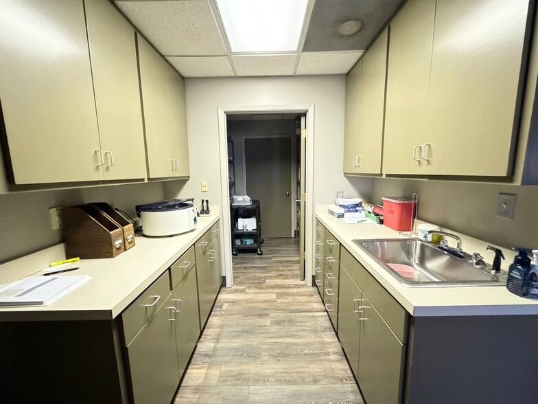 More Photos Of 4550 Lamar Ave, Paris Rehabilitation Center For Lease