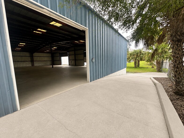 More Photos Of 3876 Bengert St, Orlando Warehouse For Lease