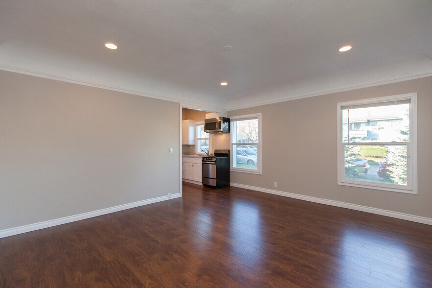 More Photos Of 222 N I St, Tacoma Apartments For Sale