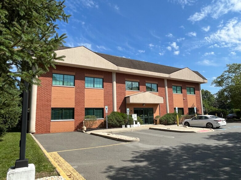 More Photos Of 465 Cranbury Rd, East Brunswick Medical For Lease