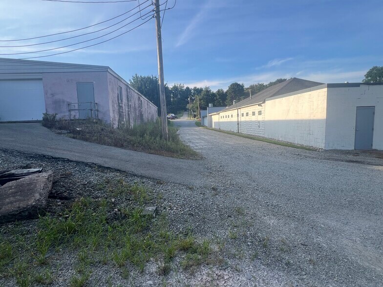 More Photos Of 1205 Spring St, Latrobe Warehouse For Sale