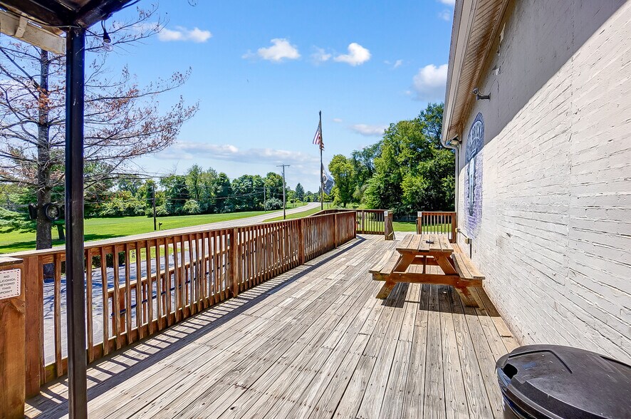 More Photos Of 3475 Mechanicsburg Rd, Springfield Bar For Sale