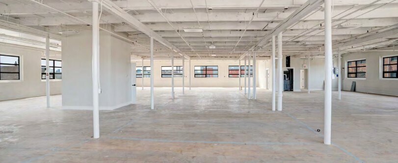 More Photos Of 220 Broadway, Everett Flex For Sale