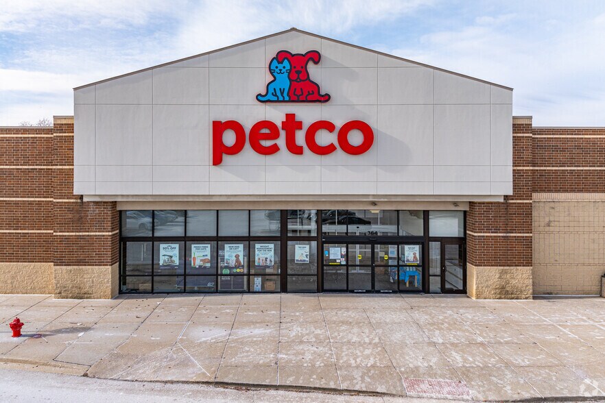 More Photos Of 352-362 Randall Rd, South Elgin Freestanding For Lease