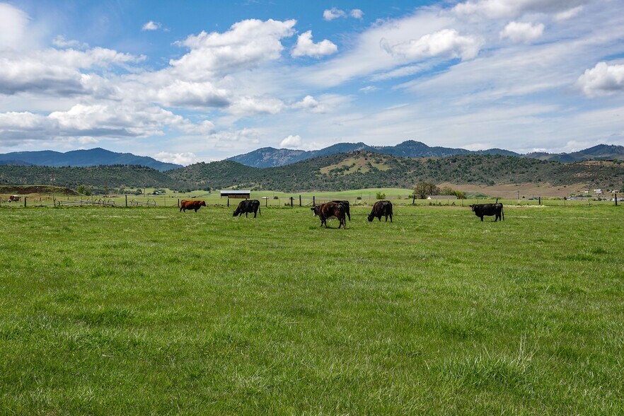 More Photos Of 704 S Phillipe Ln, Montague Land For Sale