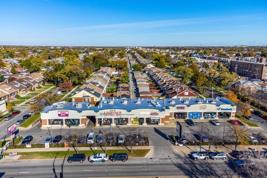 More Photos Of 5634-5650 W Fullerton Ave, Chicago Unknown For Lease