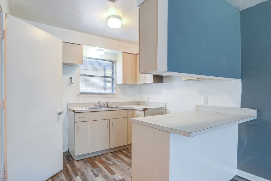 More Photos Of 4107 Almeda Genoa Rd, Houston Apartments For Sale