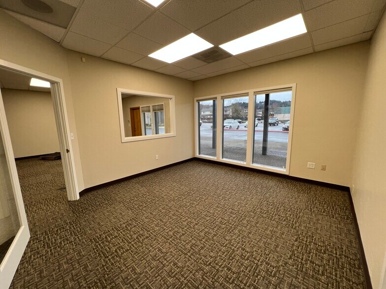 More Photos Of 1925 Bailey Hill Rd, Eugene Office For Lease