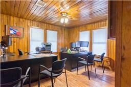 More Photos Of 207 W Montgomery St, Willis Office For Lease