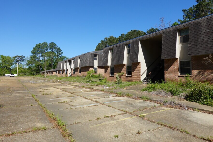 More Photos Of 285 Nelson Dr, Hazlehurst Apartments For Sale