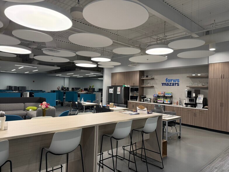 More Photos Of 3253 E Chestnut Expy, Springfield Office For Lease