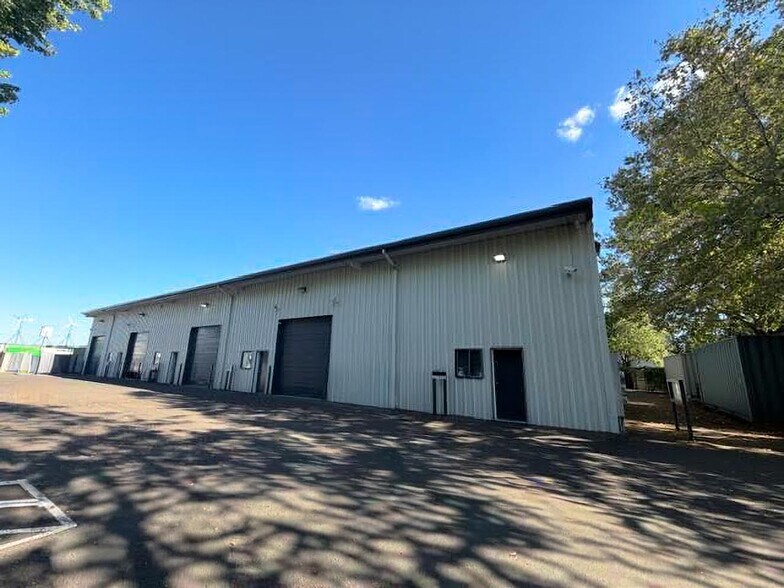 More Photos Of 633 Market St, Eugene Service For Lease