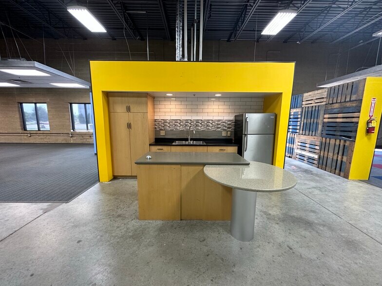 More Photos Of 2120 Howard Dr W, North Mankato Warehouse For Lease