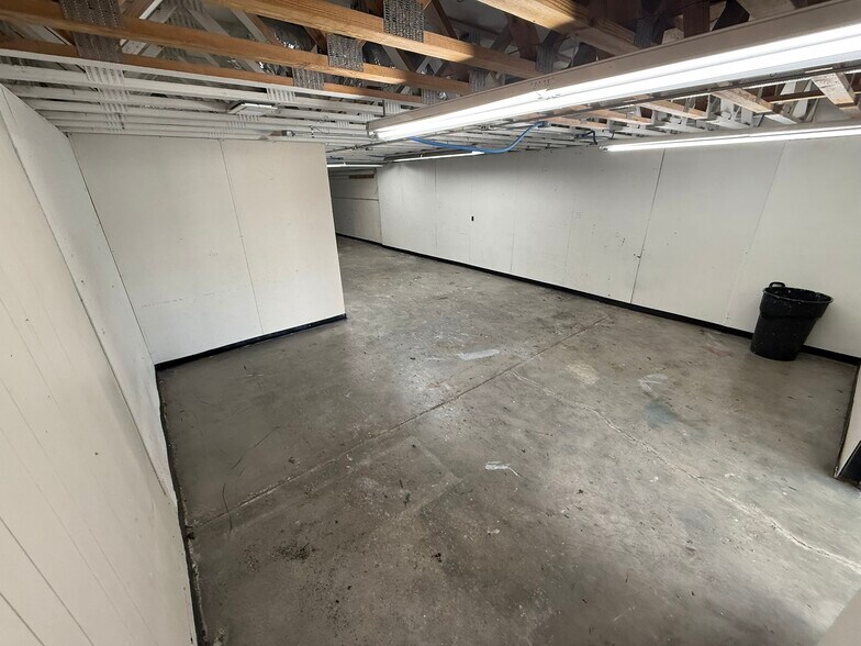 More Photos Of 5308 N Middlebrook Pike, Knoxville Light Manufacturing For Lease