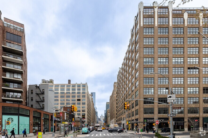 More Photos Of 225 Varick St, New York Office For Lease