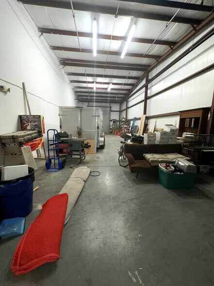 More Photos Of 6618-6628 26th Ct E, Sarasota Warehouse For Lease