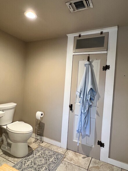 More Photos Of 306 N Austin St, Comanche Office For Sale