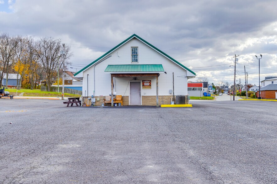 More Photos Of 702 Industrial Blvd, Latrobe Freestanding For Sale
