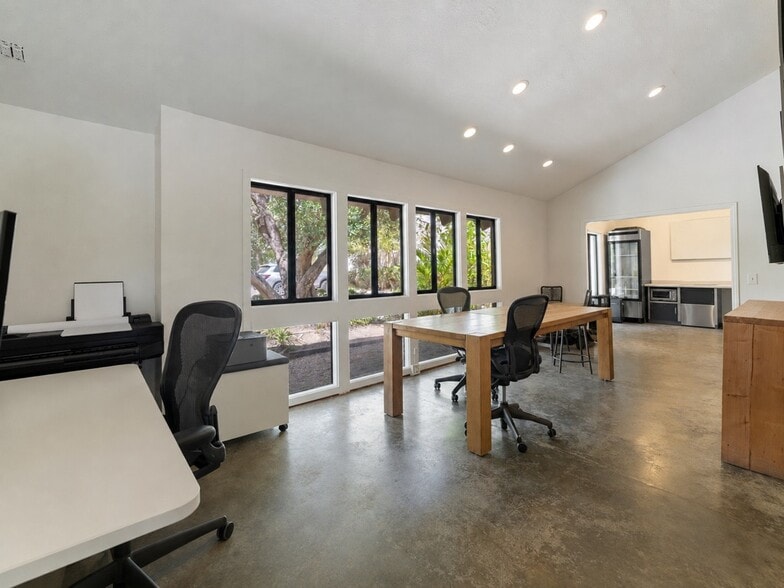 More Photos Of 23501 Park Sorrento, Calabasas Loft Creative Space For Sale