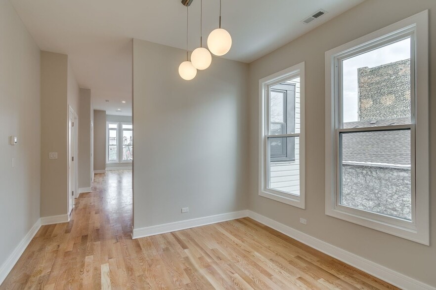 More Photos Of 965 W 18th St, Chicago Apartments For Sale