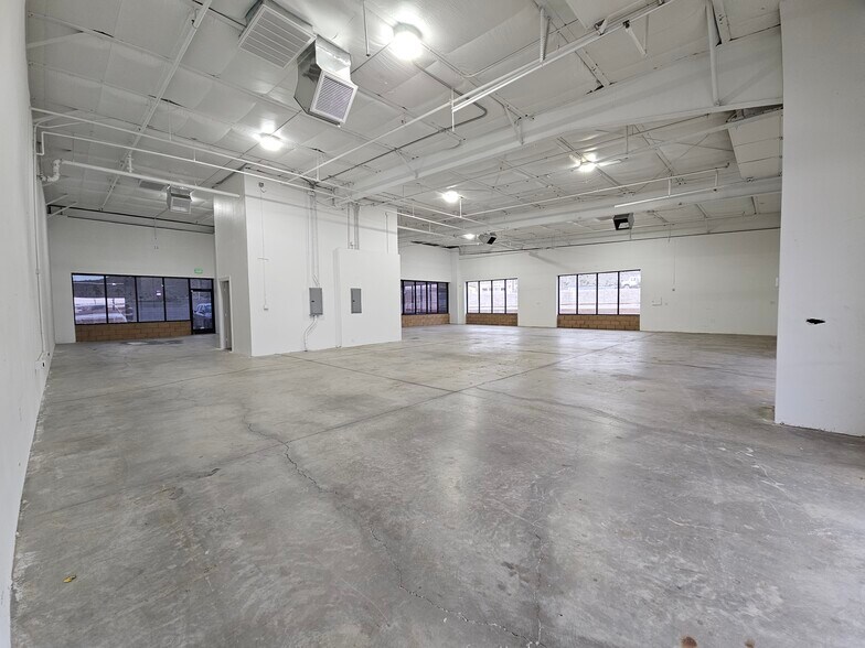 More Photos Of 2921 Friendly Pl, Bullhead City Light Distribution For Lease