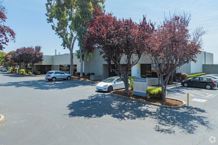 Primary Photo Of 3906-3916 Trust Way, Hayward Research And Development For Lease