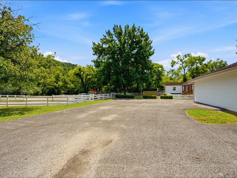 More Photos Of 1063 Louisville Hwy, Goodlettsville Flex For Sale