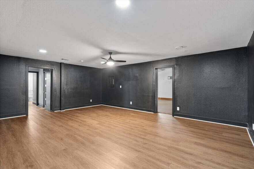 More Photos Of 10203 Old Manchaca Rd, Austin Flex For Lease