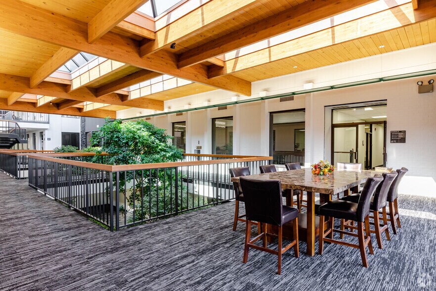 More Photos Of 1919 S Highland Ave, Lombard Unknown For Lease