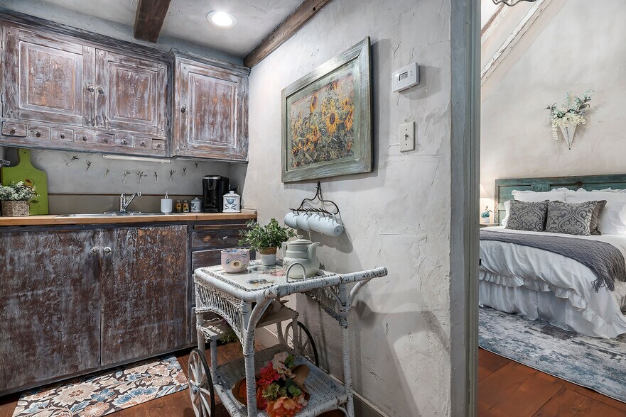 More Photos Of 104 E Austin St, Fredericksburg Storefront Retail Residential For Sale