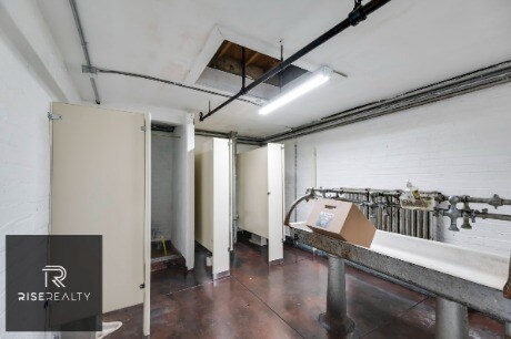 More Photos Of 1539 Covert St, Ridgewood Warehouse For Lease