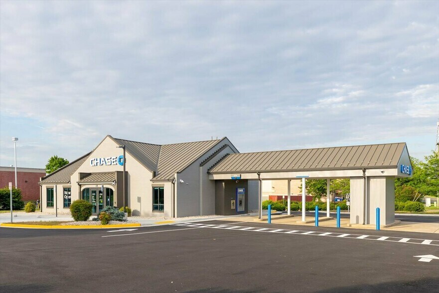 More Photos Of 25 Banks Ford Pky, Fredericksburg Bank For Sale
