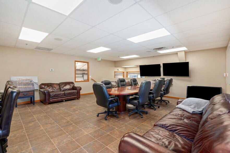 More Photos Of 5740 Boeing Dr, Loveland Warehouse For Sale