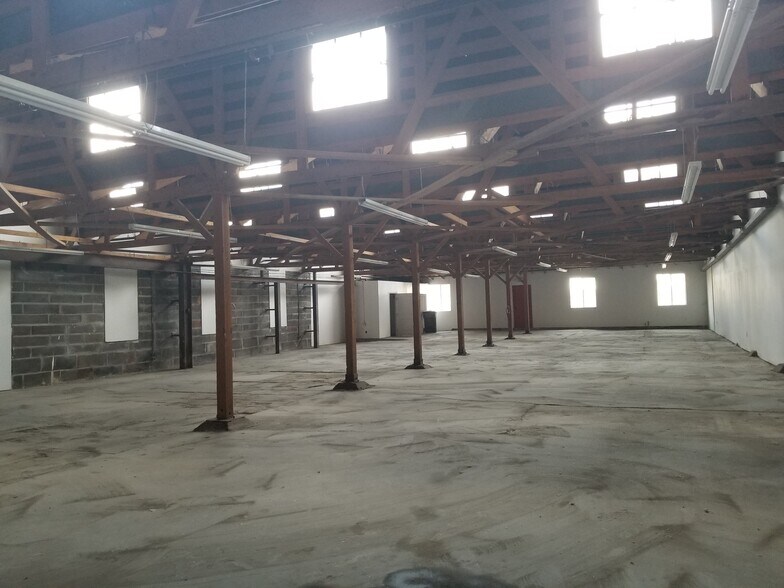 More Photos Of 2001 Belgrave Ave, Huntington Park Manufacturing For Lease