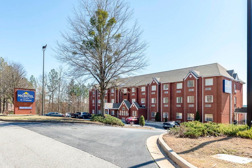 More Photos Of 195 Country Club Dr, Stockbridge Hotel For Sale